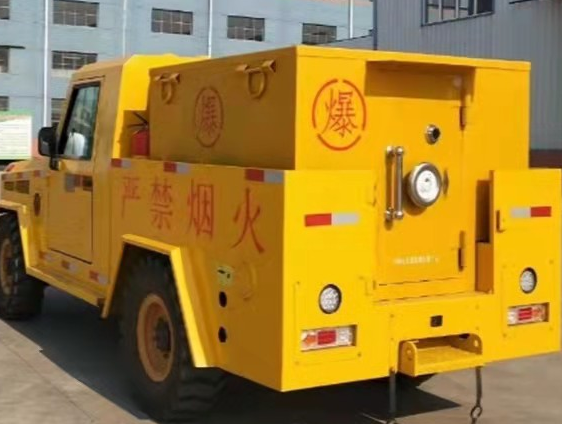 金凤凯龙爆破器材运输车:保障爆破任务的安全运行